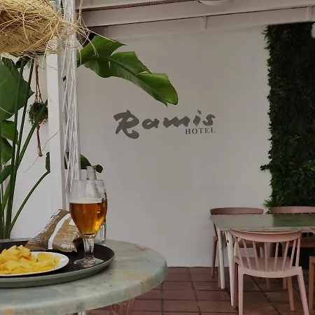 Ramis Fundado En 1969 Отель